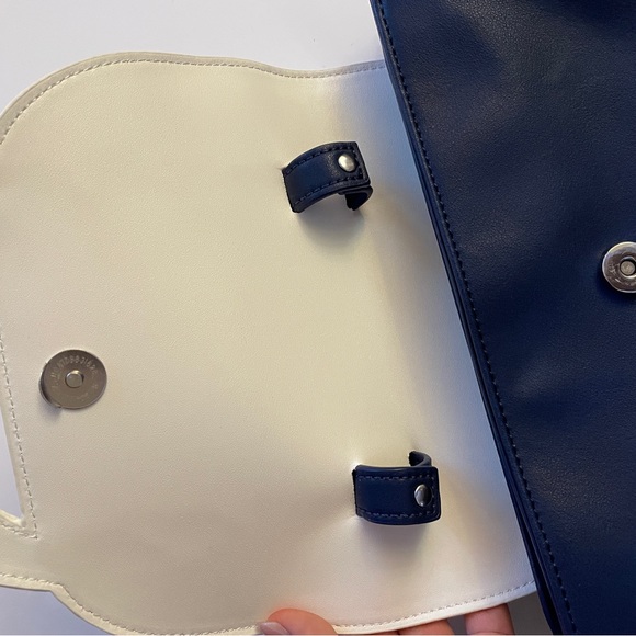 Danielle Nicole Crossbody purse with top handle and removable strap - Picture 2 of 8